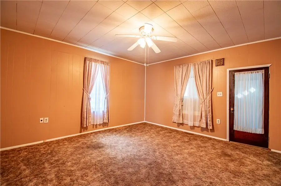 146 N Melrose Street, Argenta, IL 62501 - #3