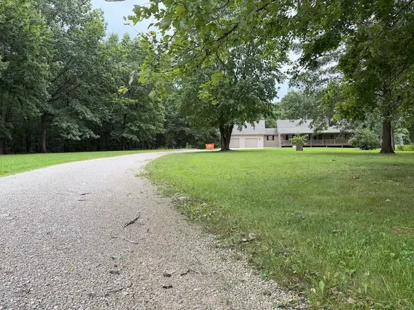 12043 East Road, Marshall, IL 62441