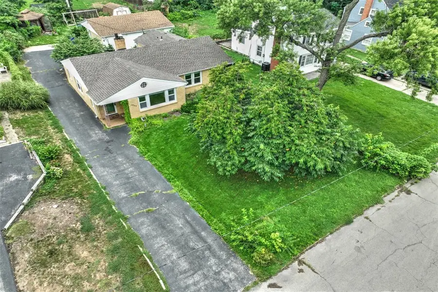 1822 W Riverview Avenue, Decatur, IL 62522 - #3