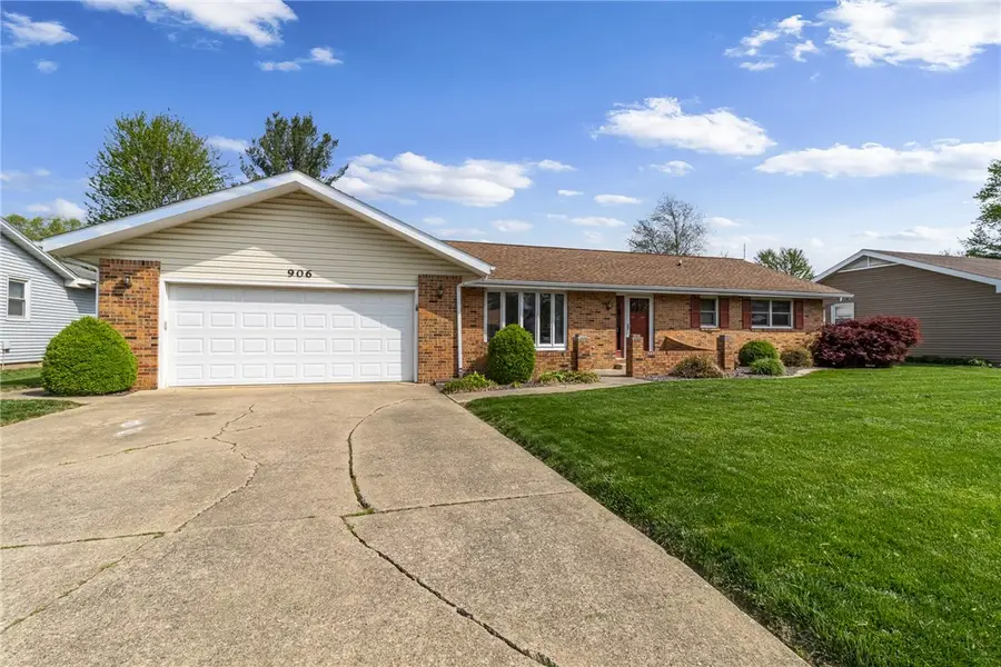906 Flame Avenue, Effingham, IL 62401 - #3