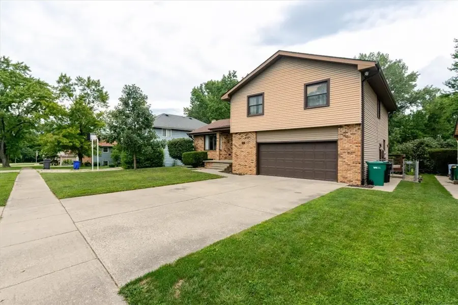 512 W Ash Avenue, Decatur, IL 62526 - #3