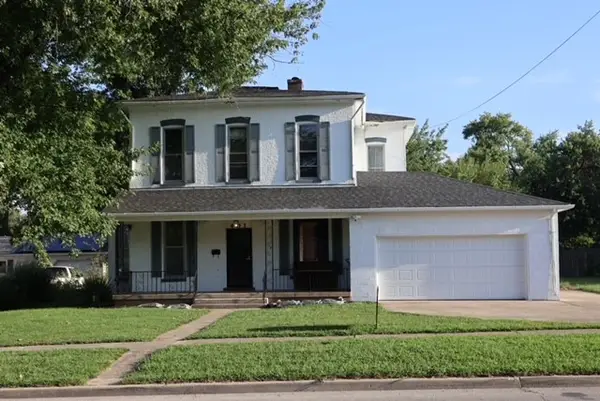 401 Wood Street, Paris, IL 61944