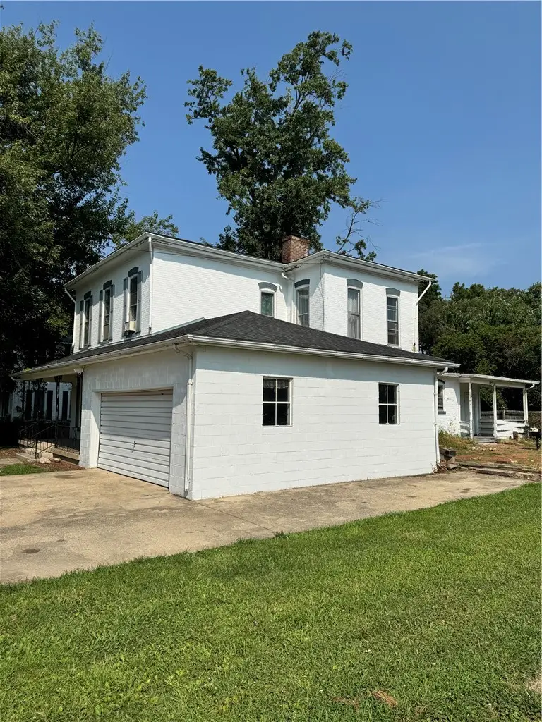 401 Wood Street, Paris, IL 61944 - #3