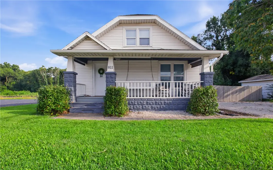 811 E Fayette Avenue, Effingham, IL 62401 - #1