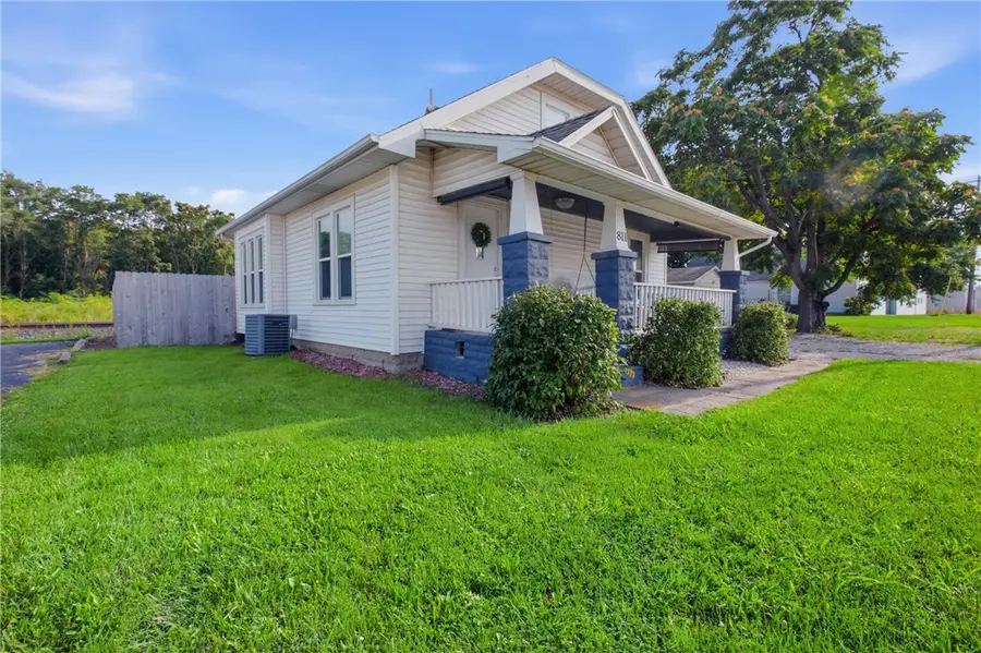 811 E Fayette Avenue, Effingham, IL 62401 - #3