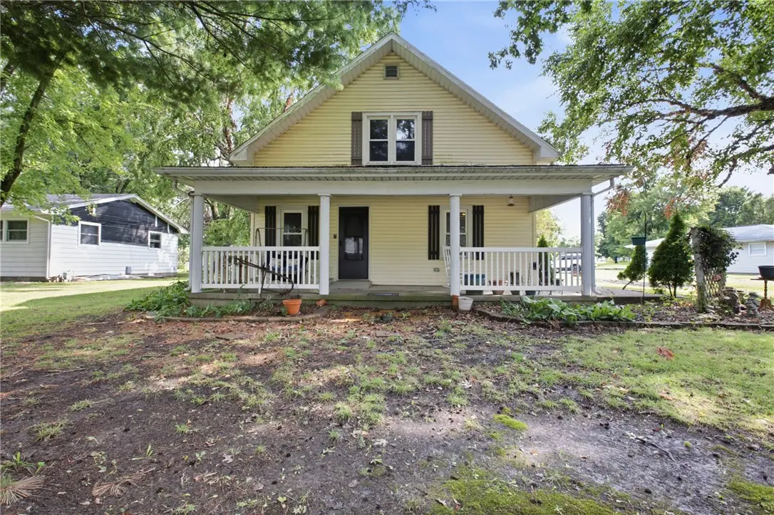 9 E Cedar Street, Ashmore, IL 61912 - #1