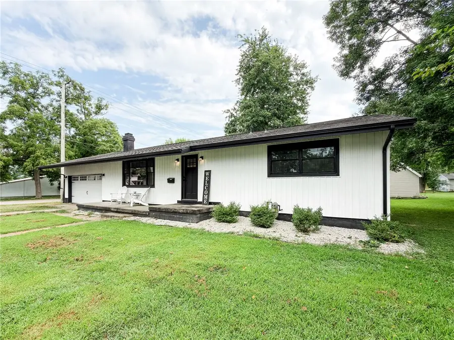 1009 Cherry Street, Marshall, IL 62441 - #2