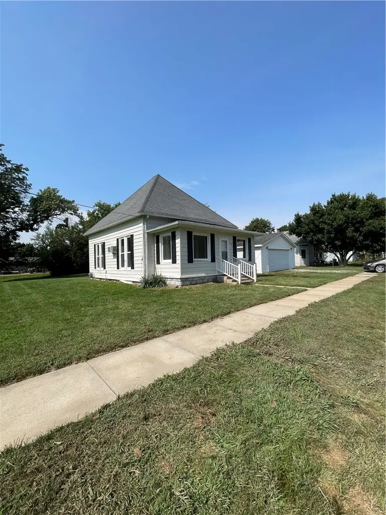 408 Lincoln Street, Greenup, IL 62428 - #3