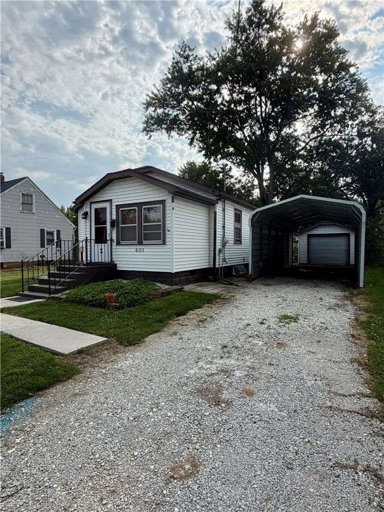 601 S 2nd Street, Effingham, IL 62401 - #3