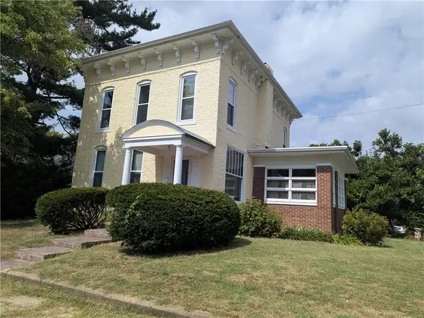117 Jackson Avenue, Charleston, IL 61920