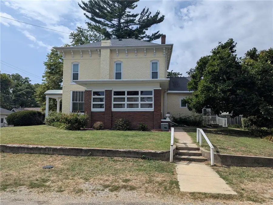 117 Jackson Avenue, Charleston, IL 61920 - #2
