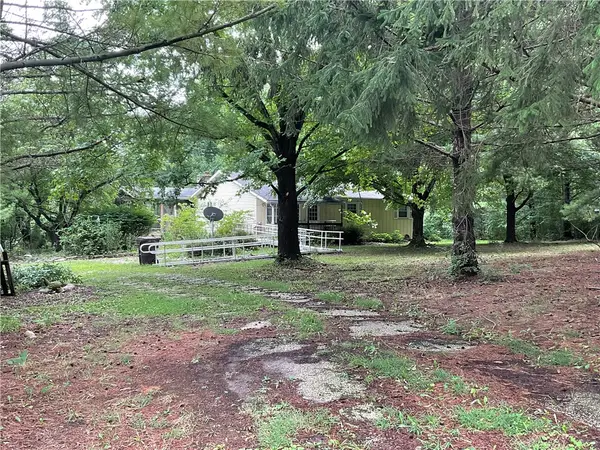 10167 Cabin Road, Argenta, IL 62501