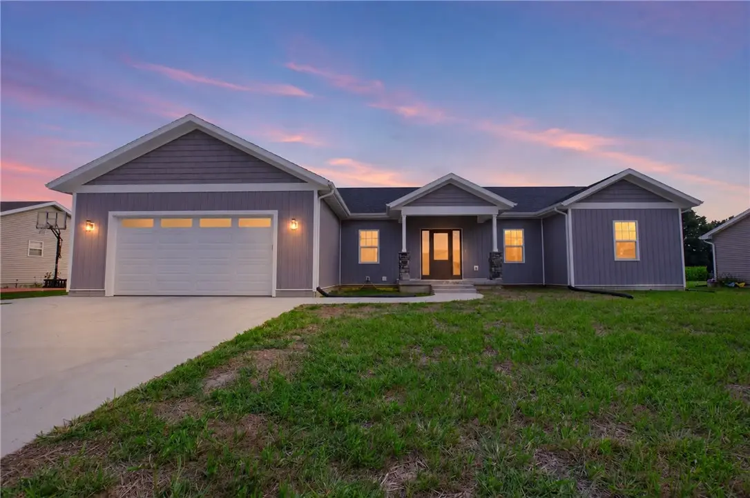 9877 E Bloomfield Hills Drive, Effingham, IL 62401 - #1