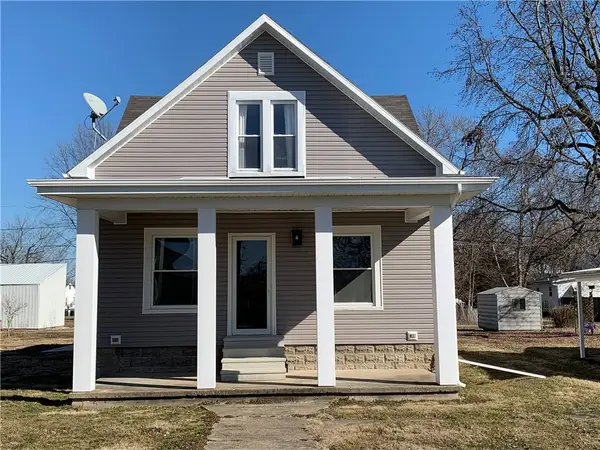 111 N Edwards Street, Altamont, IL 62411