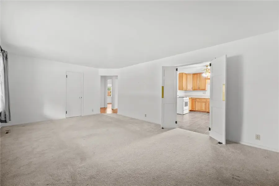 306 W Blackburn Street, Paris, IL 61944 - #2