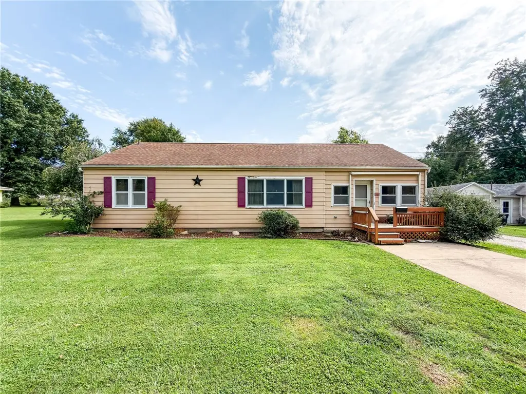 316 W Blackburn Street, Paris, IL 61944 - #1