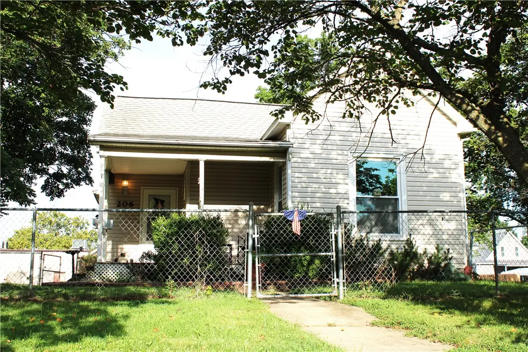 206 N Washington Street, Shelbyville, IL 62565 - #1