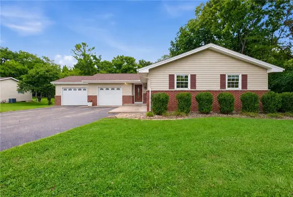 2825 4th Street, Charleston, IL 61920