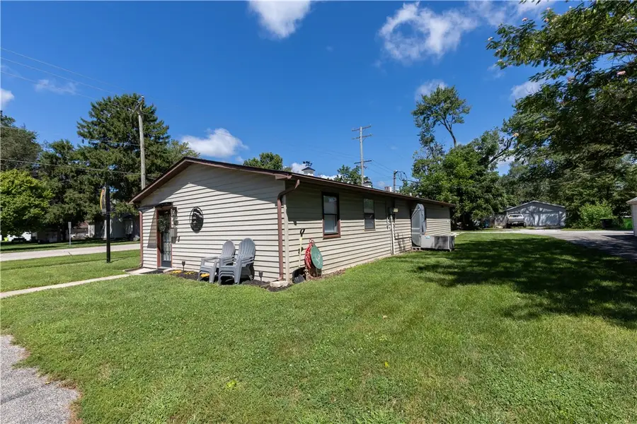 105 Warren Street, Moweaqua, IL 62550 - #3