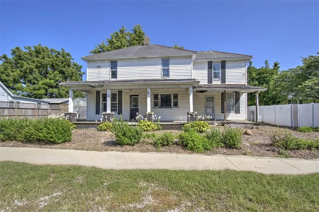 235 Warren Street, Warrensburg, IL 62573 - #1