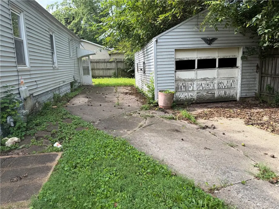 1421 E Sedgwick Street, Decatur, IL 62521 - #3