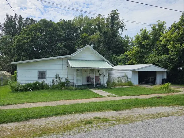 307 N Columbia Street, Greenup, IL 62428