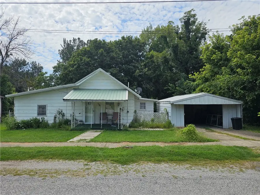 307 N Columbia Street, Greenup, IL 62428 - #2