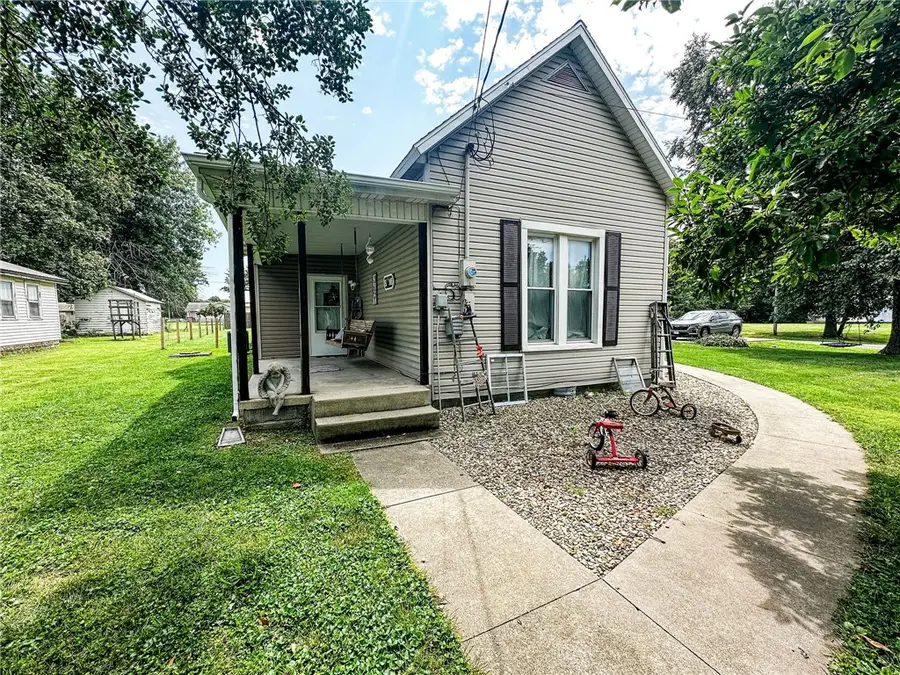 407 W Lincoln Street, Greenup, IL 62428 - #2
