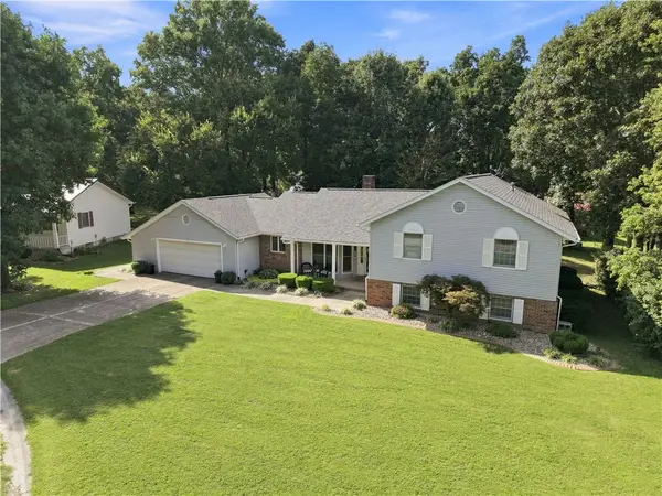 8751 N Cumberland Drive, Effingham, IL 62401