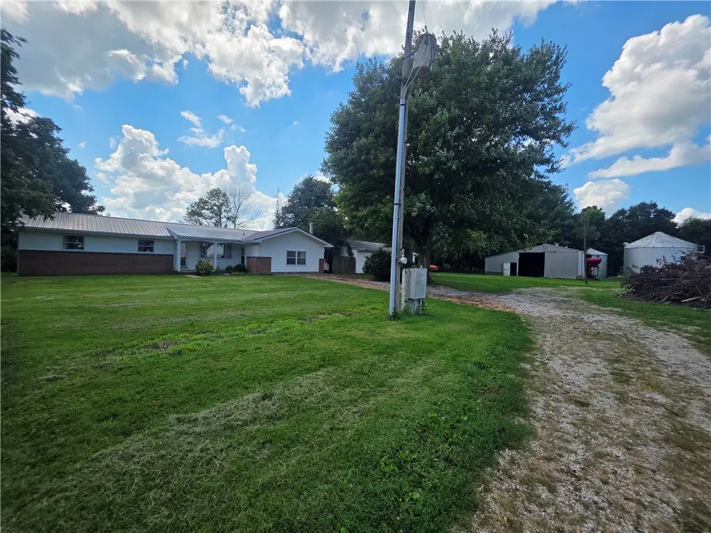 728 Cr 1675e, Sullivan, IL 61951 - #1