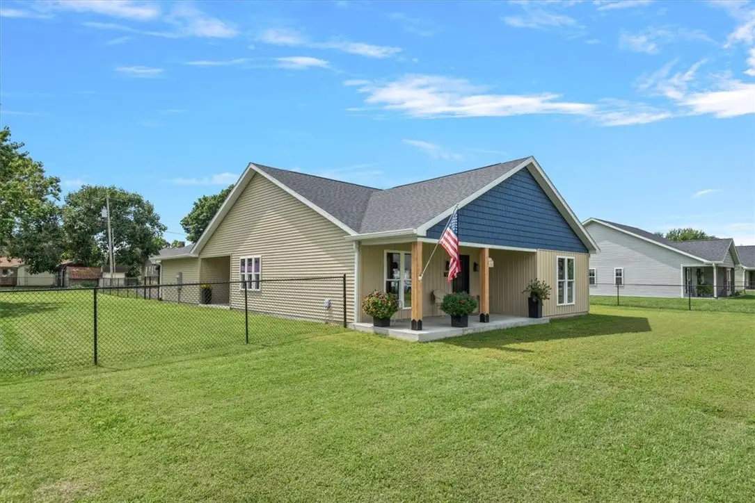 108 E North 2nd Street, Findlay, IL 62534 - #1