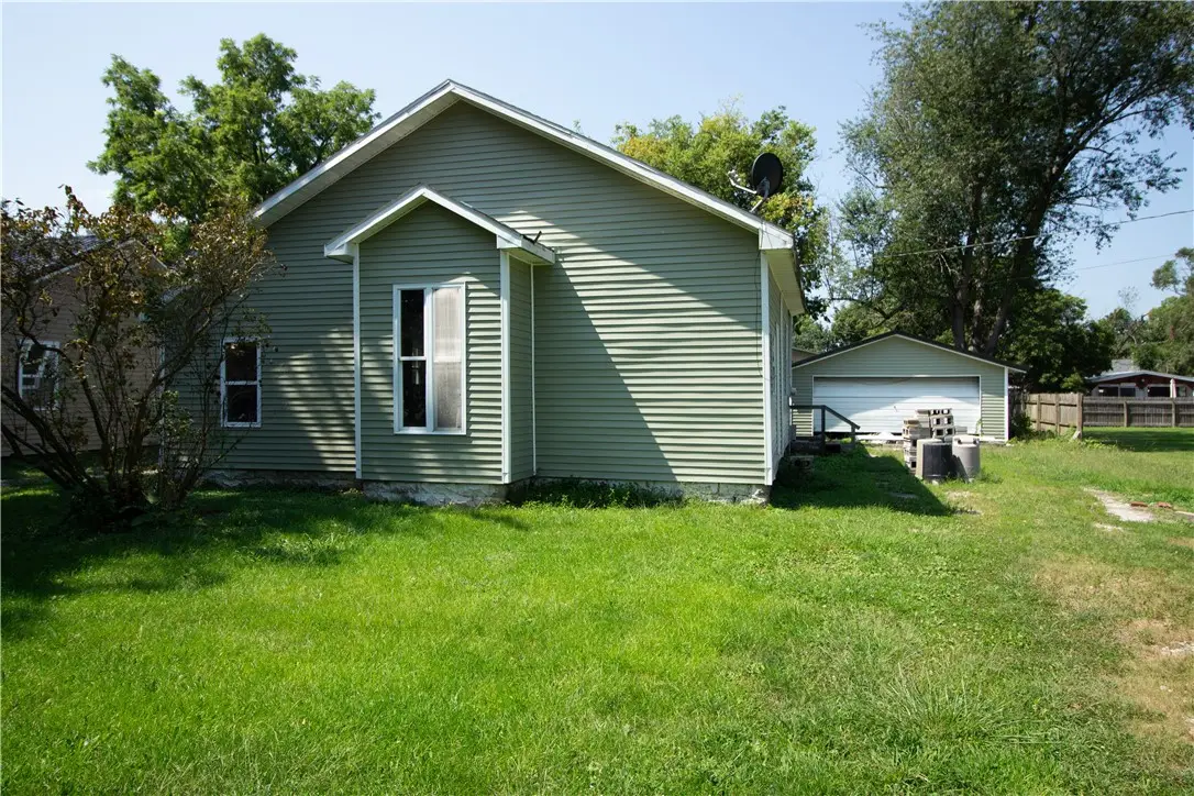 713 32nd Street, Mattoon, IL 61938 - #1