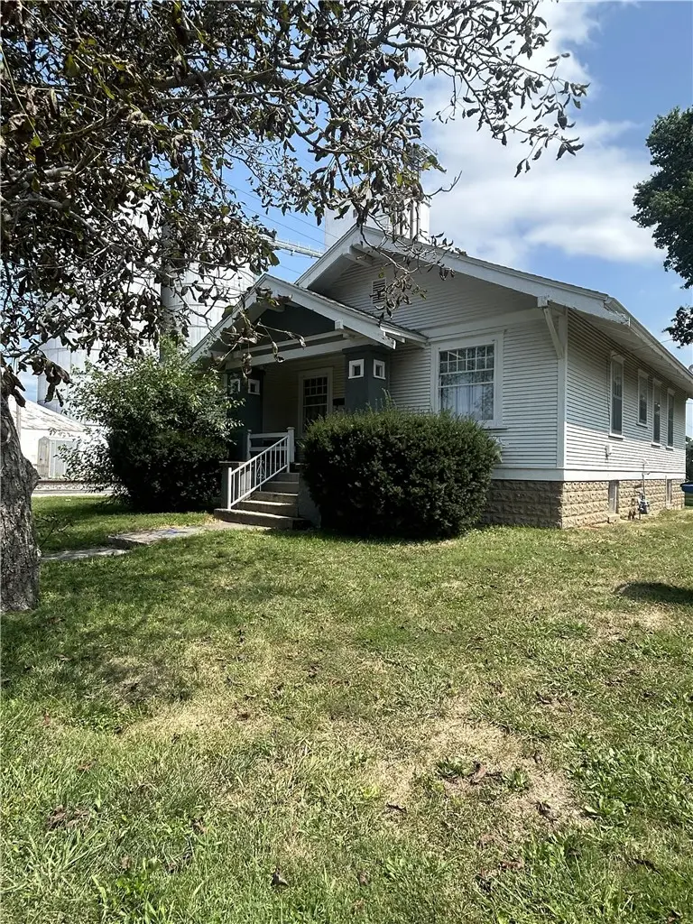 300 Liberty Avenue, Newton, IL 62448 - #2