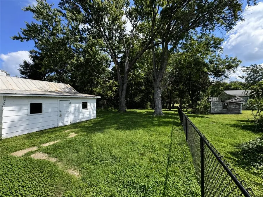 1208 S 2nd Street, Effingham, IL 62401 - #3