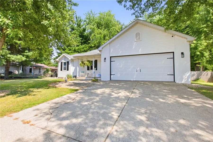2511 Hidden Oaks Drive, Charleston, IL 61920 - #3