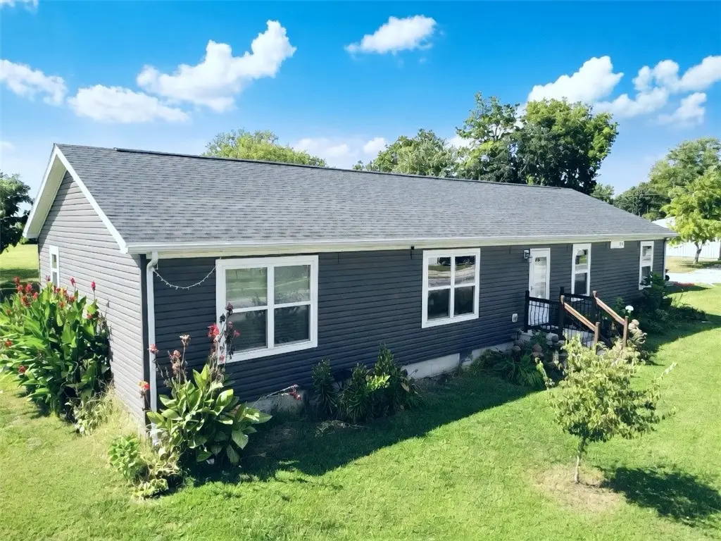831 N Adams Street, Mason, IL 62443 - #1