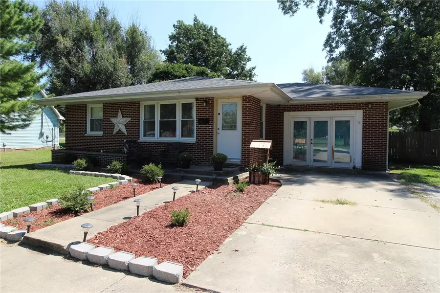 1409 Broadway Avenue, Windsor, IL 61957 - #2