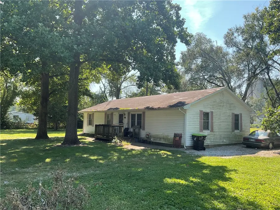 105 Oak Street, Moweaqua, IL 62550 - #2
