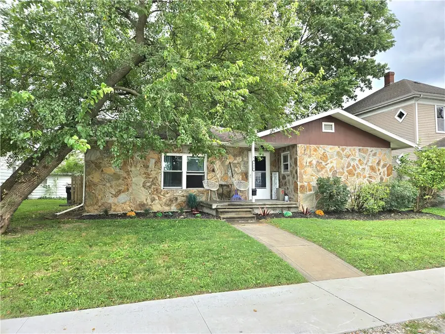405 E Market Avenue, Effingham, IL 62401 - #2