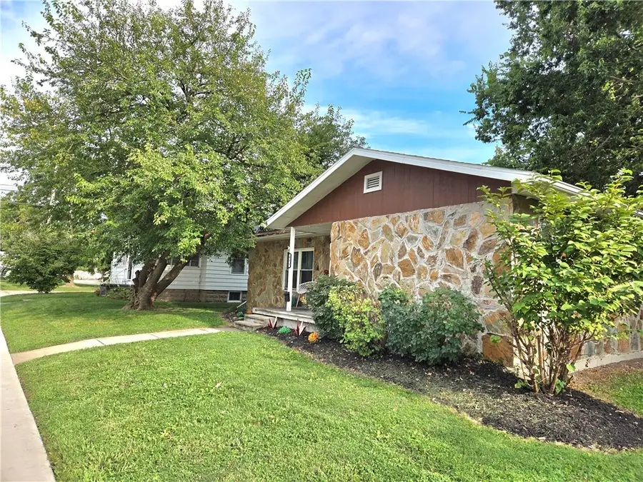 405 E Market Avenue, Effingham, IL 62401 - #3