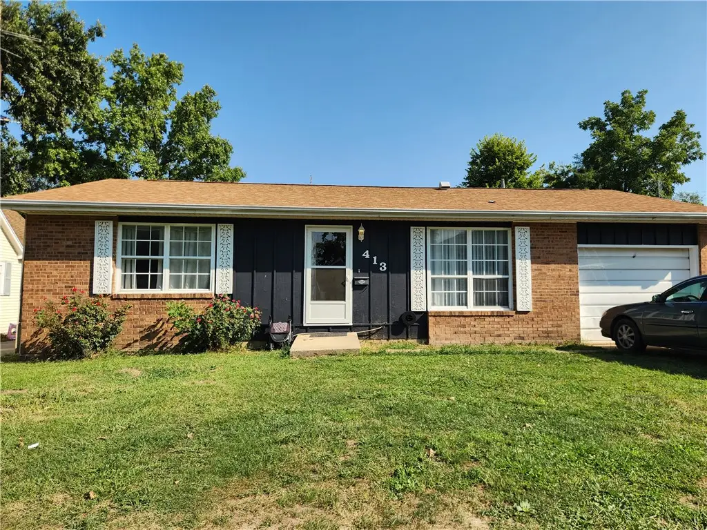 413 W South 4th Street, Shelbyville, IL 62565 - #1