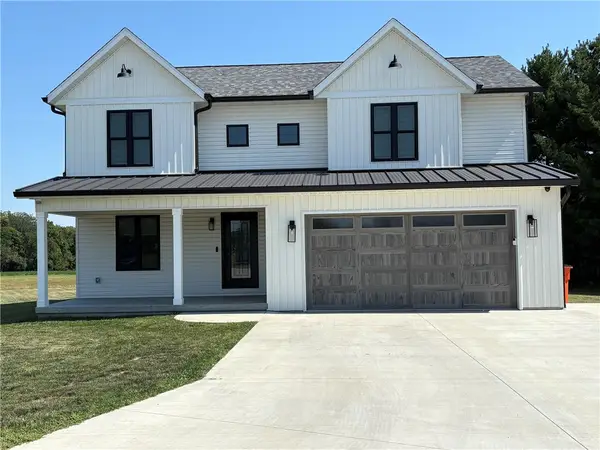 8 Sunrise Circle, Sullivan, IL 61951