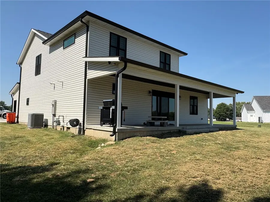 8 Sunrise Circle, Sullivan, IL 61951 - #3