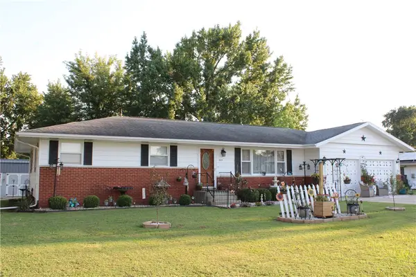 505 North 2nd Street, Stewardson, IL 62463