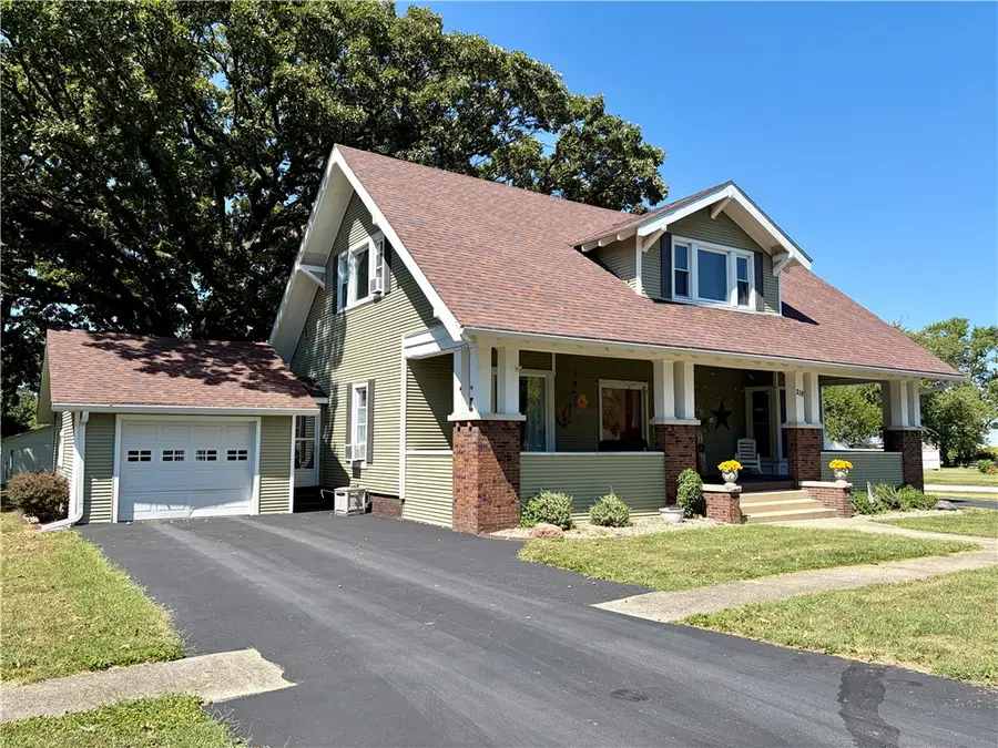 219 N Hickory Street, Assumption, IL 62510 - #2