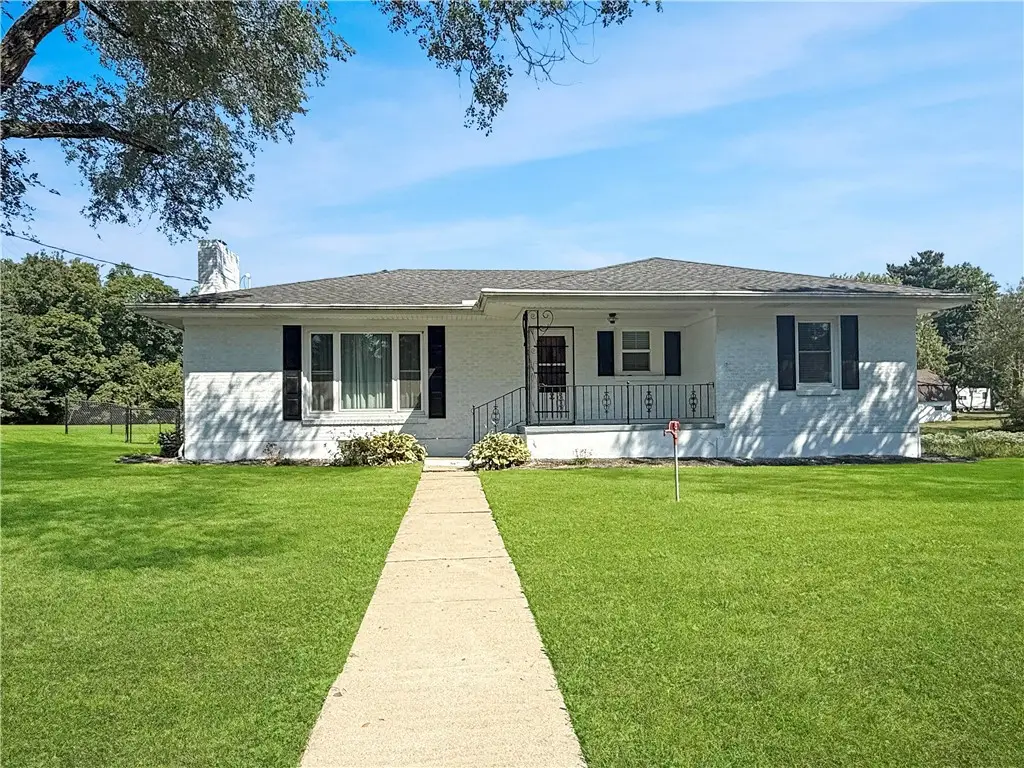 2101 E Washington Road, Casey, IL 62420 - #1