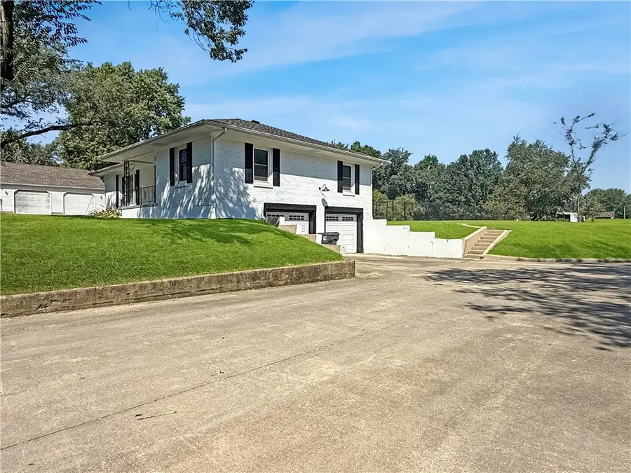 2101 E Washington Road, Casey, IL 62420 - #2