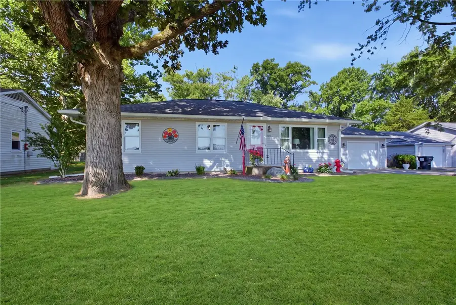 805 N Ealy Street, Effingham, IL 62401 - #2
