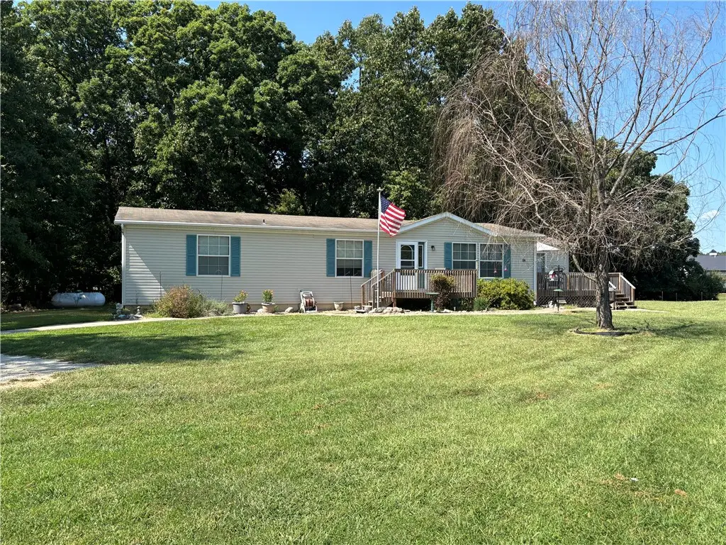 2121 E 1500 North Road, Shelbyville, IL 62565 - #1