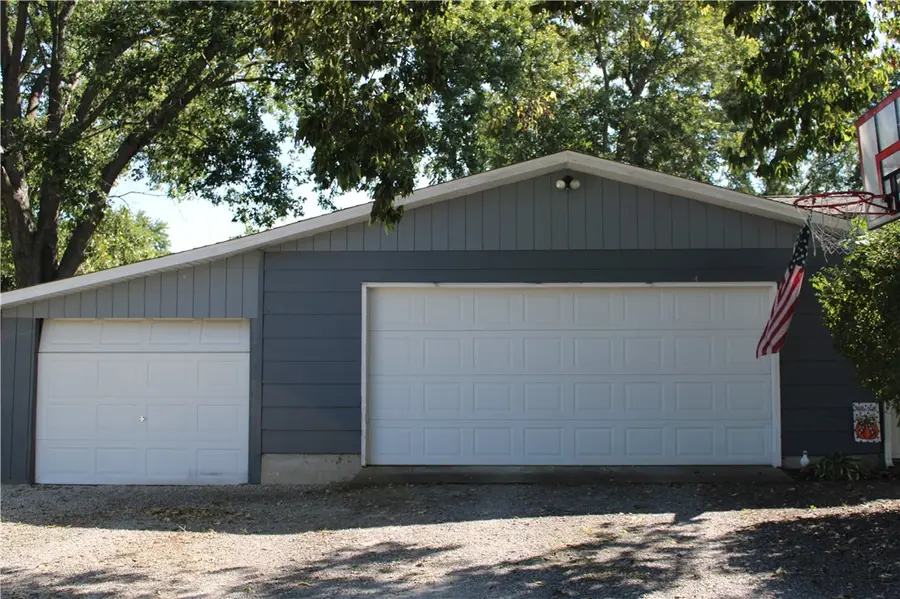 224 E Benton Street, Tower Hill, IL 62571 - #2